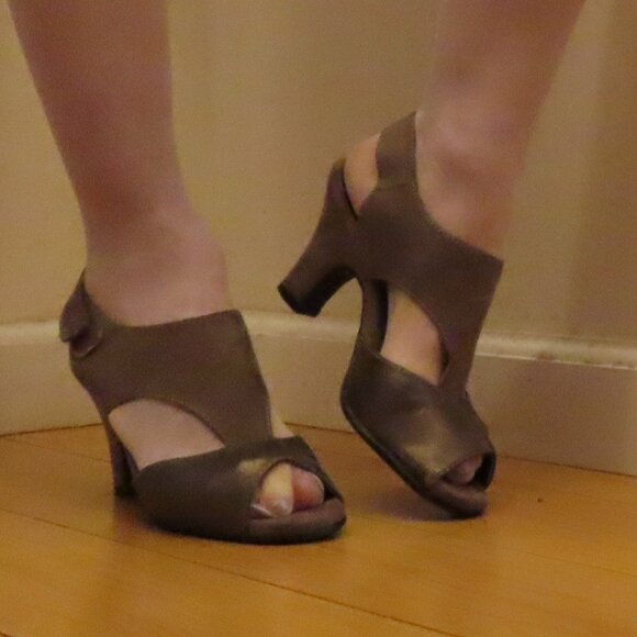 Aerosoles Taupe Suede &Smooth Leather Soft heels, size unverified but likely 8 - Picture 1 of 5